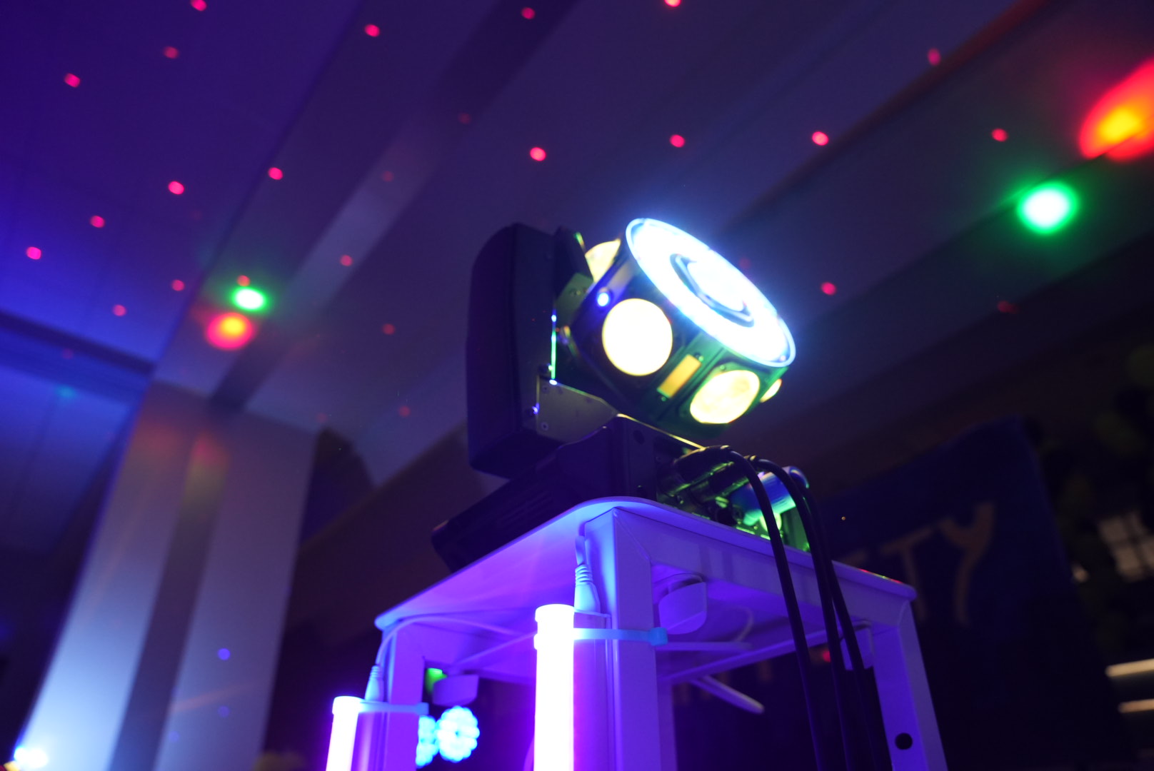 160W 3-Axis RGBW Moving Head DJ Light